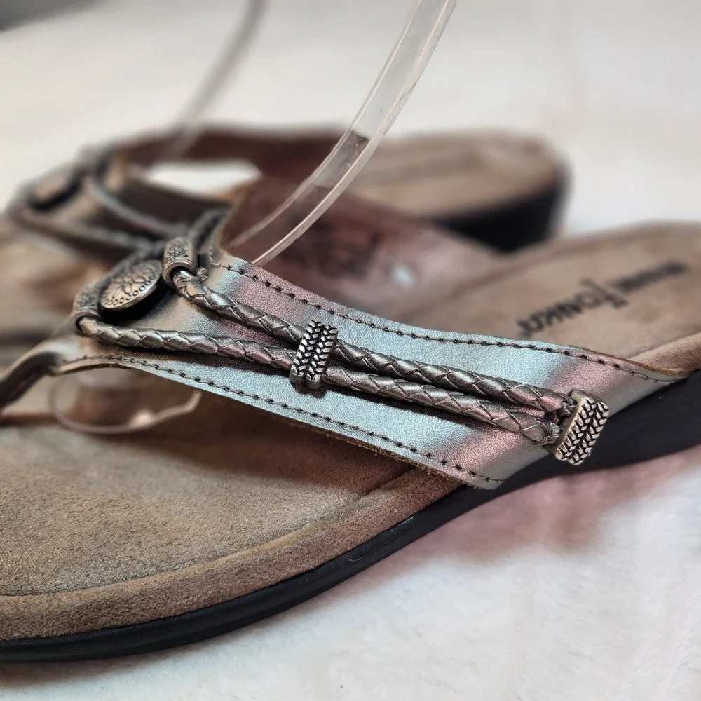 Minnetonka Silverthorne 360 Pewter Leather Boho Sandals Womens 10 Comfort Thong